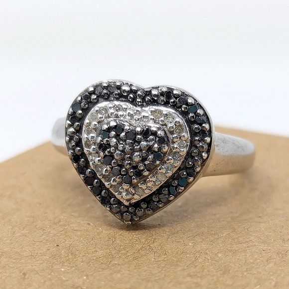 Jewelry - Sterling silver 925 diamond chip heart ring